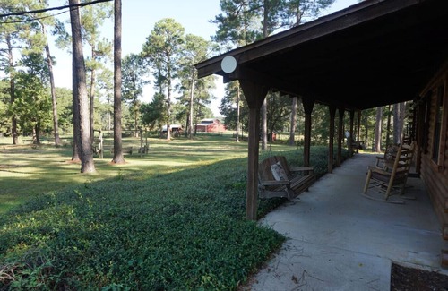 Woden Cabin | 4 Bedroom Log Cabin at Tall Timbers Retreat