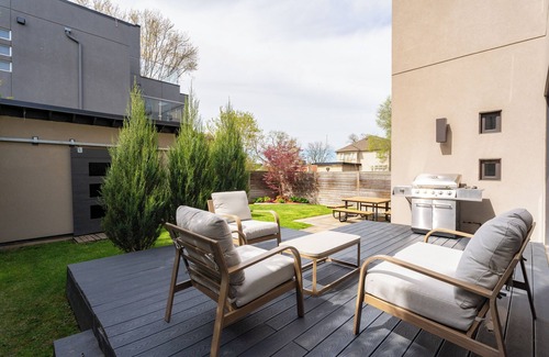 Lakeview House | 4 bedroom lux contemporary home close to Downtown Toronto, and Lake Ontario