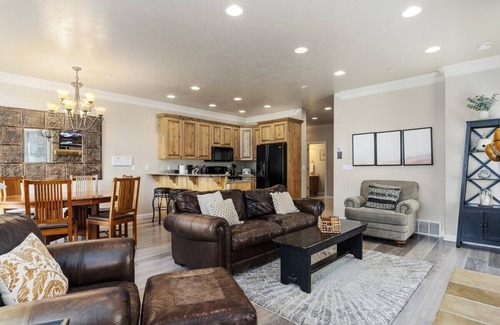 Ogden Condo | 4 Bedroom Luxury Huntsville, Utah Vacation Rental - 10 Mins. From Snowbasin LS43