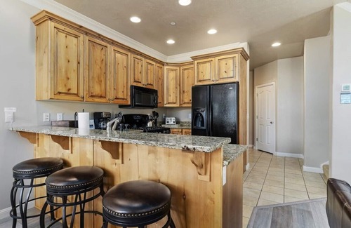 Ogden Condo | 4 Bedroom Luxury Huntsville, Utah Vacation Rental - 10 Mins. From Snowbasin LS43