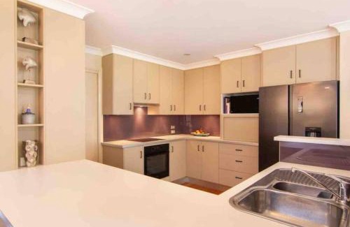 Forster House | 4 Bedroom modern house opposite Wallis Lake