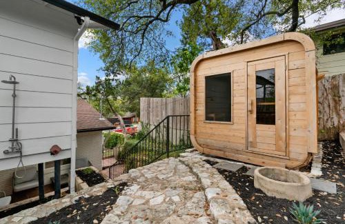 Dawson House | 4 bedroom near SoCo with a Sauna