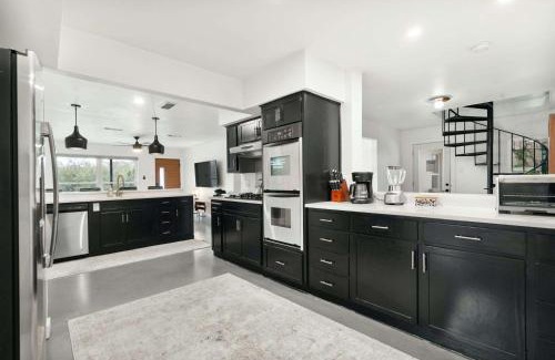 Dawson House | 4 bedroom near SoCo with a Sauna