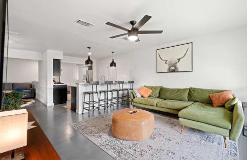 Dawson House | 4 bedroom near SoCo with a Sauna