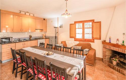 Gualba de Dalt House | 4 Bedroom Nice Home In Riells I Viabrea
