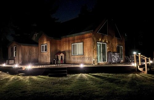 Markville House | 4-bedroom north woods, pet friendly cabin with WiFi, great room and fire place.