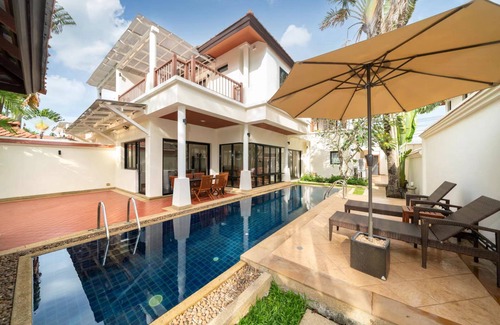 Laguna Villa | 4-bedroom pool villa in Laguna with superb golf view