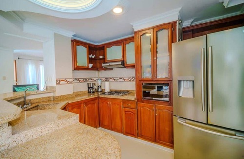 Espana House | 4 Bedroom Paradise - Minutes From Walled City
