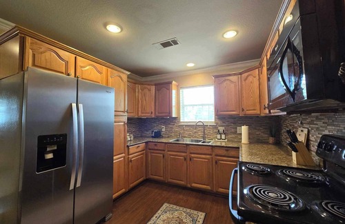Calera House | 4 bedroom; pet friendly; grill; close to airport and casino
