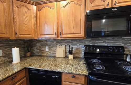 Calera House | 4 bedroom; pet friendly; grill; close to airport and casino