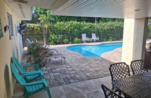 South Bradenton House | 4 bedroom pool home close to Gulf of Mexico white sand beaches