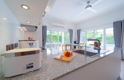 Hua Hin Villa | 4 Bedroom Private Pool Villa (MR51)
