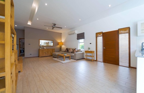 Hua Hin Villa | 4 Bedroom Private Pool Villa (MR51)