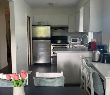 Kitsilano House | 4 bedroom shared home and bath on a quiet tree lined street