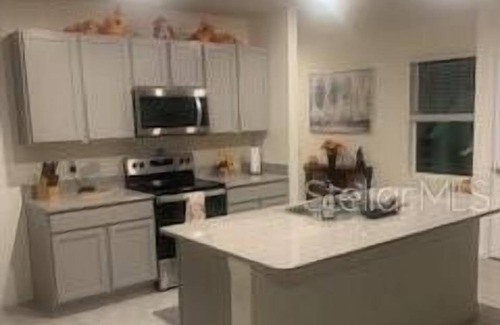 Wimauma Apartment | 4 Bedroom Single family 430529 by Houzlet