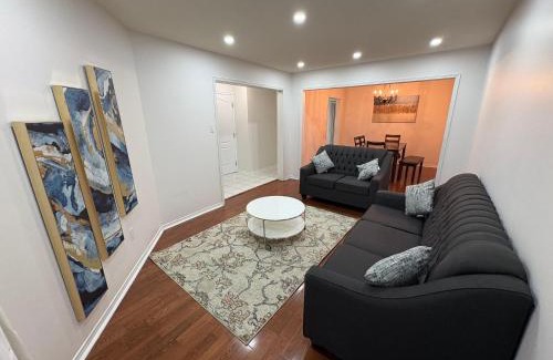 Erin Mills House | 4 Bedroom Spacious Retreat near Key Attractions