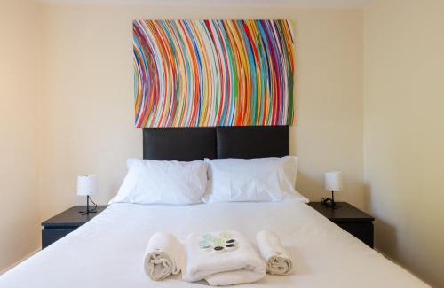 Shepherd's Bush Apartment | 4 bedroom Stunning Flat Near Westfield & Trains