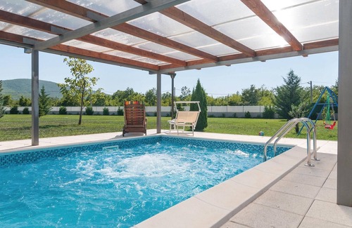 Neoric House | 4 bedroom stunning home in Neoric