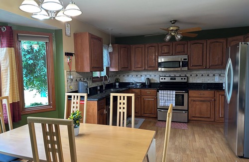Warren House | 4-bedroom Suburban Retreat in wonderful Warren with 2 full kitchens and 2.5 bath