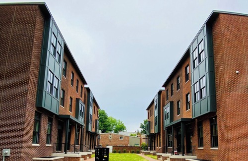 Newtown House | 4-bedroom townhome in superb Newtown with WiFi, AC. Enjoy your stay!