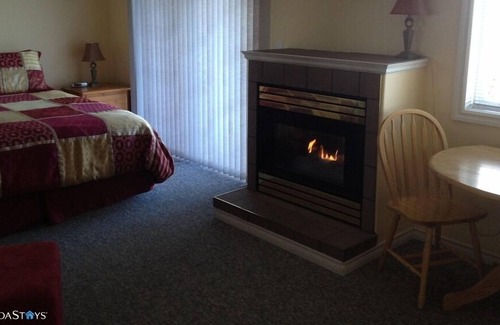 Black Mountain House | 4 Bedroom unit 4 king beds 2 full Baths Laundry Balcony Okanagan Lake City Views
