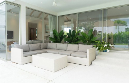Choeng Thale Villa | 4-bedroom Villa - Newly Renovate & Spacious Living, 15 Min to Beach l Breeze 3