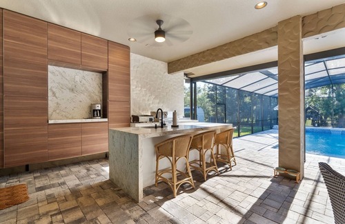 St. Cloud House | 4-bedroom Vacation house with pool in Kissimmee close to attractions.