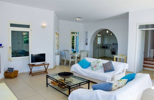 Pitrofos Villa | 4 Bedroom villa in Andros overlooking the Aegean Sea