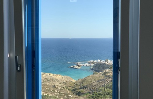 Mandrakia Villa | 4-Bedroom Villa in Milos with stunning sea views overlooking Mandrakia Village