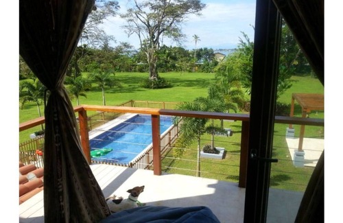 Big Creek Villa | 4 Bedroom Villa 200 mts from the beach with pool
