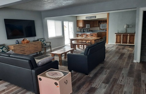 Walker House | 4 Bedrooms 1.5 Bath Great ViewsnWalking distance to town Bike Trailnquiet area