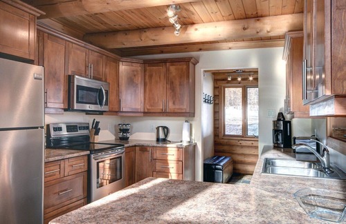 Labelle House | 4 Bedrooms cozy log wood Chalet at Blueberry Lake Resort Near Mont-Tremblant