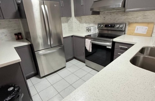 Erin Mills House | 4 Bedrooms Detached Home with parking, closer to commercial area