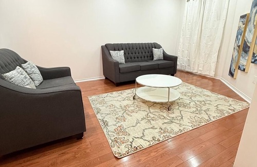 Erin Mills House | 4 Bedrooms Detached Home with parking, closer to commercial area