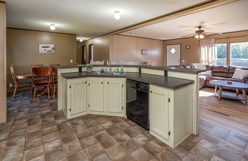 Ozark House | 4 Bedrooms, Fishing Pond, Pet Friendly, Fenced in yard