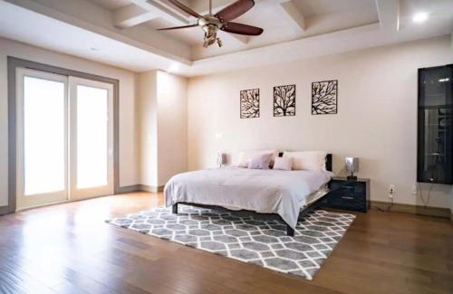 Palmhurst House | 4 Bedrooms Pool Game room Massive Kitchen