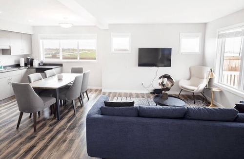 Fort Gary House | 4 Bedrooms Townhouse with Parking & Wi-Fi