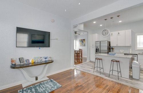 San Jacinto House | 4 Blocks to Beach: Home w/Patio in Galveston!