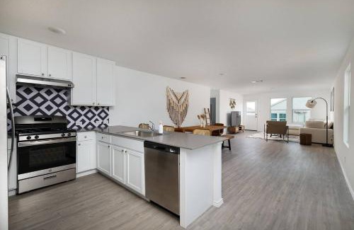 Medina Valley House | 4 BR 2 BA Furnished Boho House