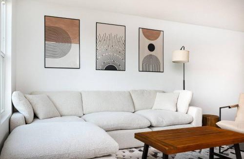 Medina Valley House | 4 BR 2 BA Furnished Boho House