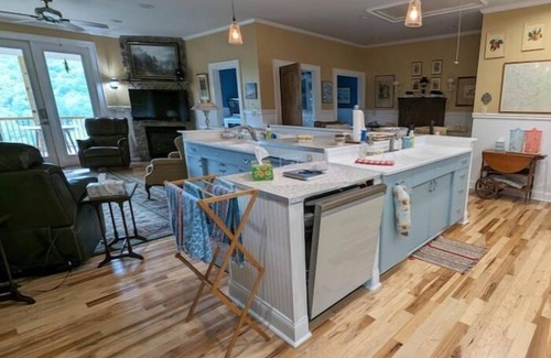 Independence House | 4 BR , 4.5 baths, new construction on the New River in Grayson county VA