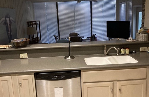 Lakeway Condo | 4 br 4ba Lake Travis, Austin, Lakeway and the Hills area condo available.