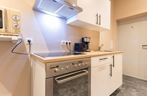 Neulerchenfeld Apartment | 4-BR Apt, Ideal for Groups, 6-Min to Stadthalle