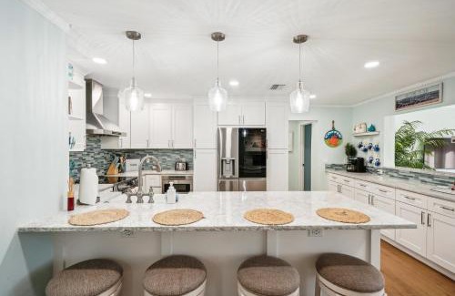West Bradenton House | 4 Br Bradenton Home Private Pool Outdoor Bar WD