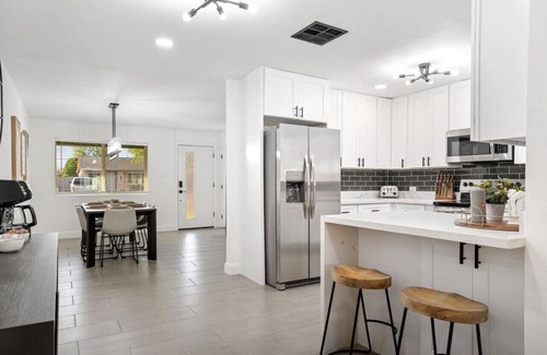 Tempe House | 4-BR House with Pool/Hot Tub/Putting Green/Arcade