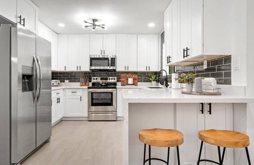 Tempe House | 4-BR House with Pool/Hot Tub/Putting Green/Arcade