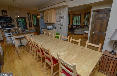 North Glade Hills House | 4 BR, Lake Access on 2 acres, private setting, Dogs Welcome!