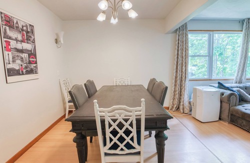 Frontenac House | 4-BR Luxurious Lake-house.