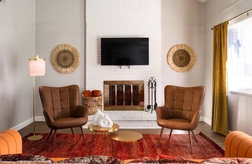 Ralston Valley House | 4 BR Modern Home with Pool Table and Fire Pit!