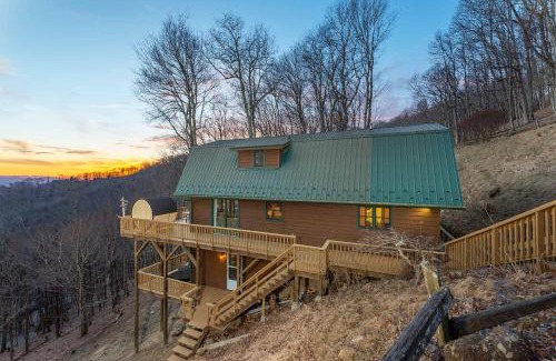 Wolf Laurel House | 4 Br Mountain Views Sleeps 10 Sauna Hot Tub Arcade